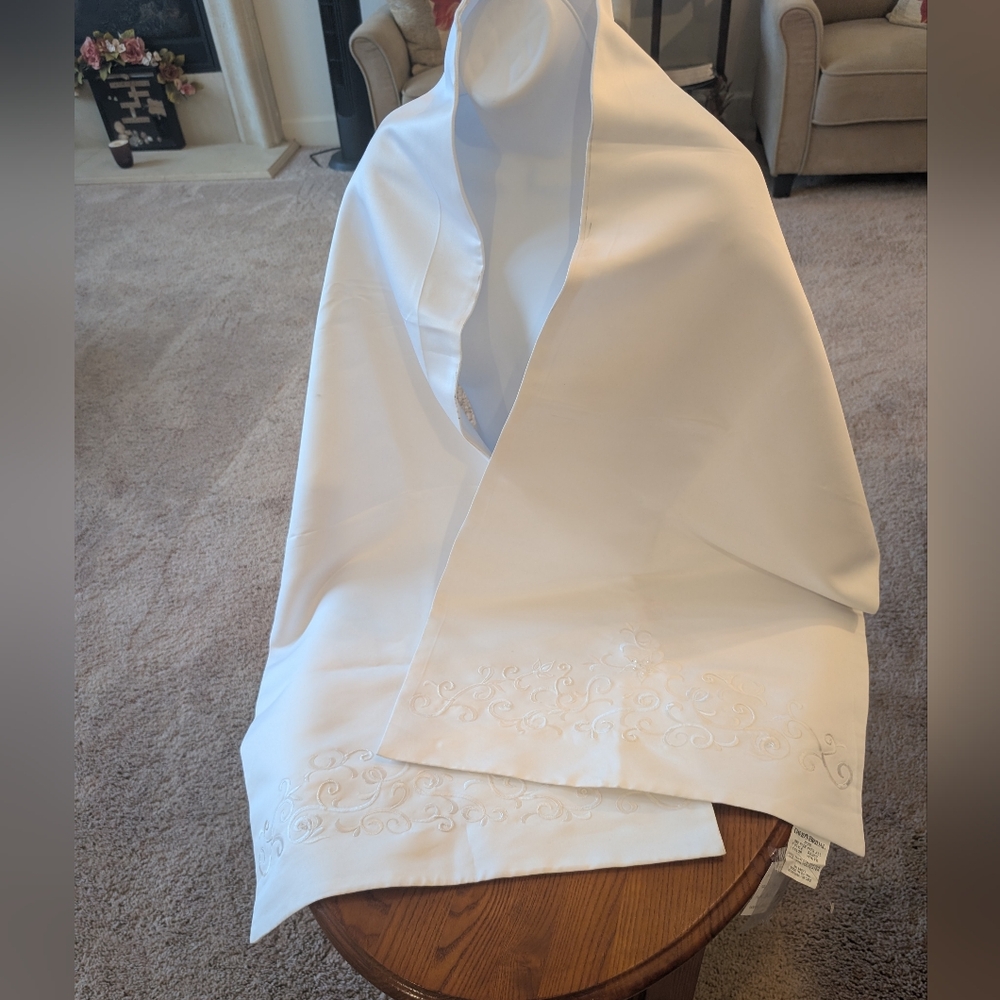 David's Bridal White Bridal Wrap